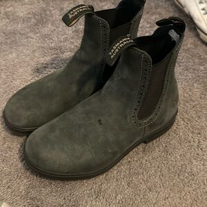 3 1/2 grey suede blundstones